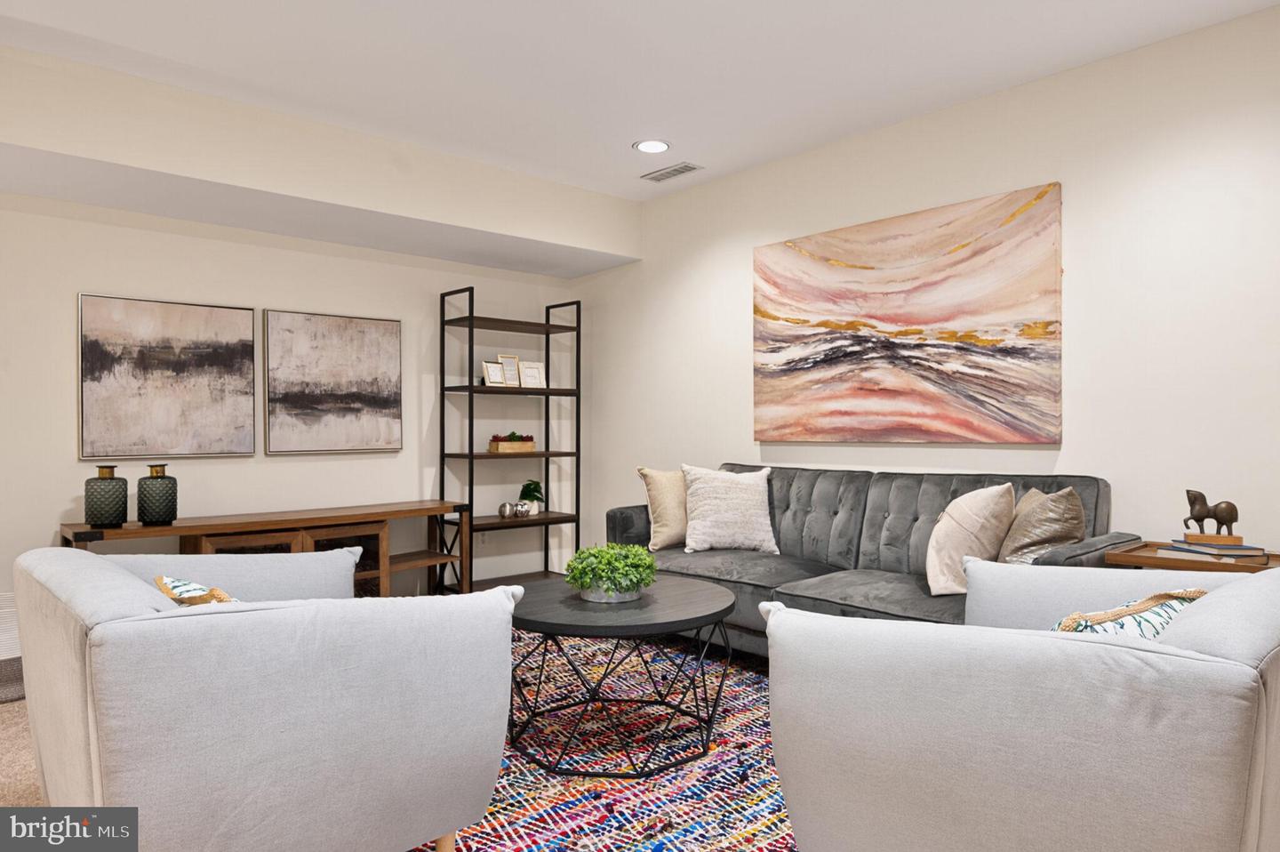 2042 N ABINGDON ST, ARLINGTON, Virginia 22207, 3 Bedrooms Bedrooms, ,3 BathroomsBathrooms,Residential,For sale,2042 N ABINGDON ST,VAAR2060912 MLS # VAAR2060912