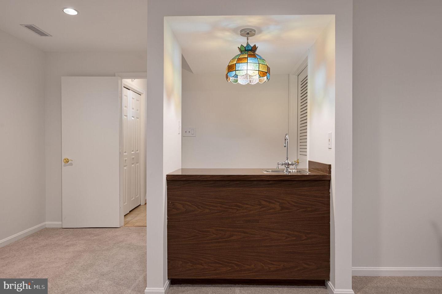 2042 N ABINGDON ST, ARLINGTON, Virginia 22207, 3 Bedrooms Bedrooms, ,3 BathroomsBathrooms,Residential,For sale,2042 N ABINGDON ST,VAAR2060912 MLS # VAAR2060912