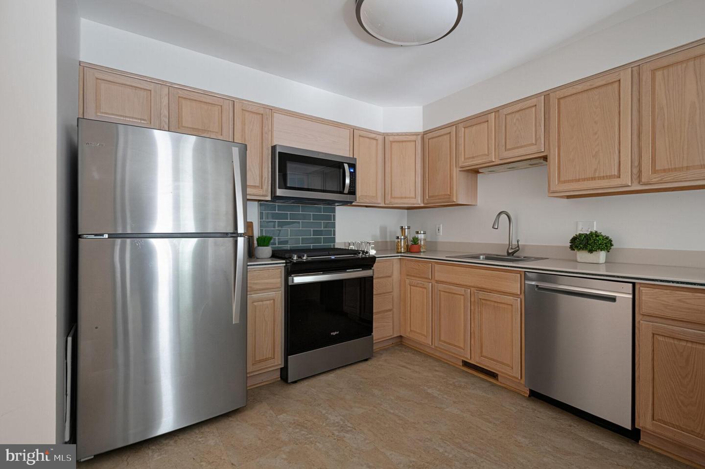 2042 N ABINGDON ST, ARLINGTON, Virginia 22207, 3 Bedrooms Bedrooms, ,3 BathroomsBathrooms,Residential,For sale,2042 N ABINGDON ST,VAAR2060912 MLS # VAAR2060912
