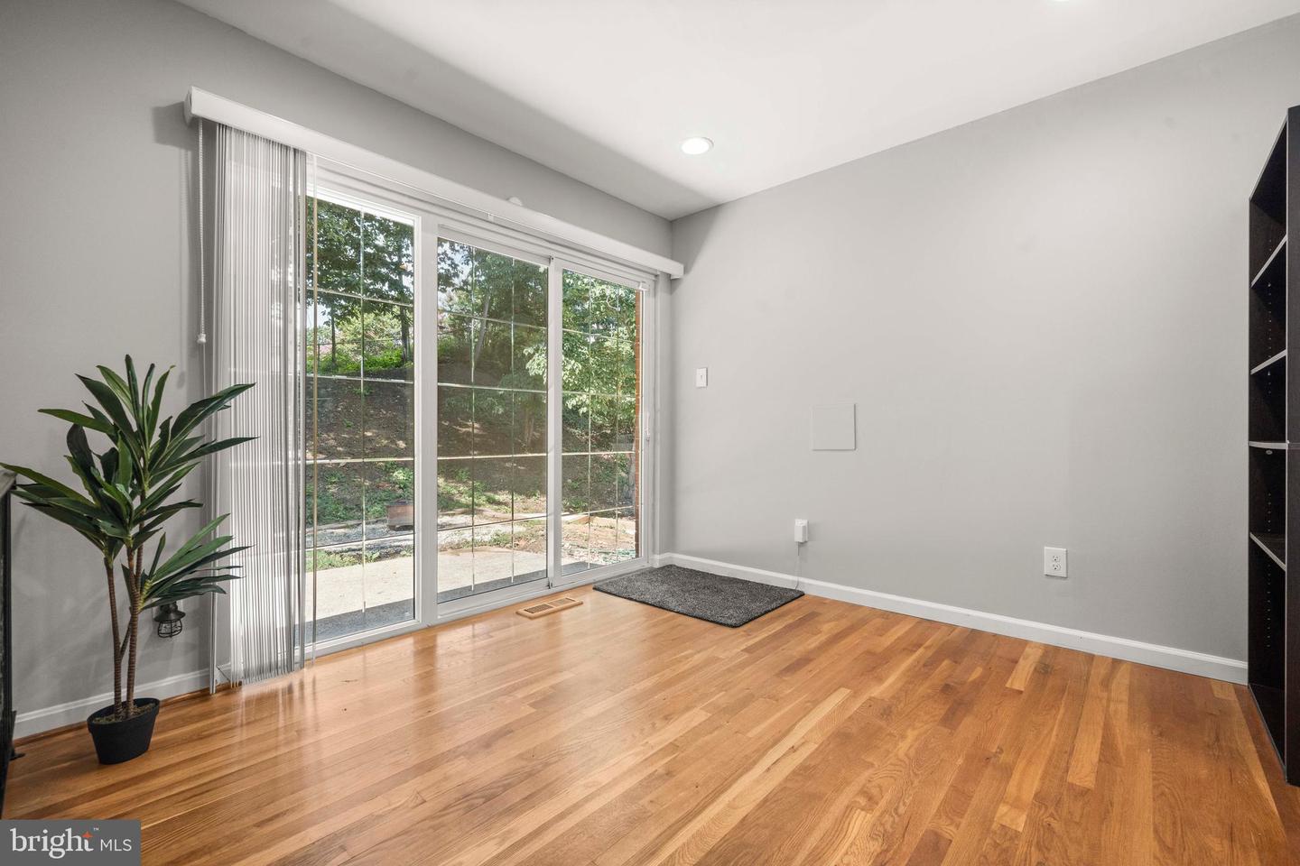 8414 THAMES ST, SPRINGFIELD, Virginia 22151, 4 Bedrooms Bedrooms, ,2 BathroomsBathrooms,Residential,For sale,8414 THAMES ST,VAFX2256562 MLS # VAFX2256562