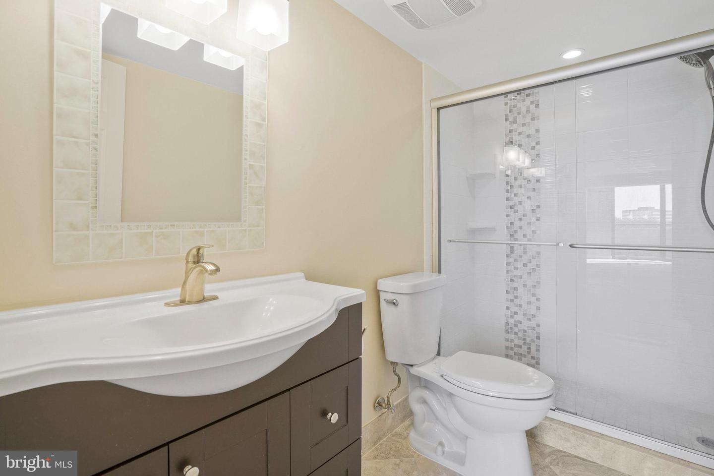 1800 OLD MEADOW RD #1720, MCLEAN, Virginia 22102, 2 Bedrooms Bedrooms, ,2 BathroomsBathrooms,Residential,For sale,1800 OLD MEADOW RD #1720,VAFX2256836 MLS # VAFX2256836
