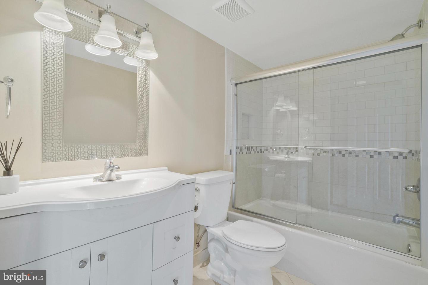 1800 OLD MEADOW RD #1720, MCLEAN, Virginia 22102, 2 Bedrooms Bedrooms, ,2 BathroomsBathrooms,Residential,For sale,1800 OLD MEADOW RD #1720,VAFX2256836 MLS # VAFX2256836