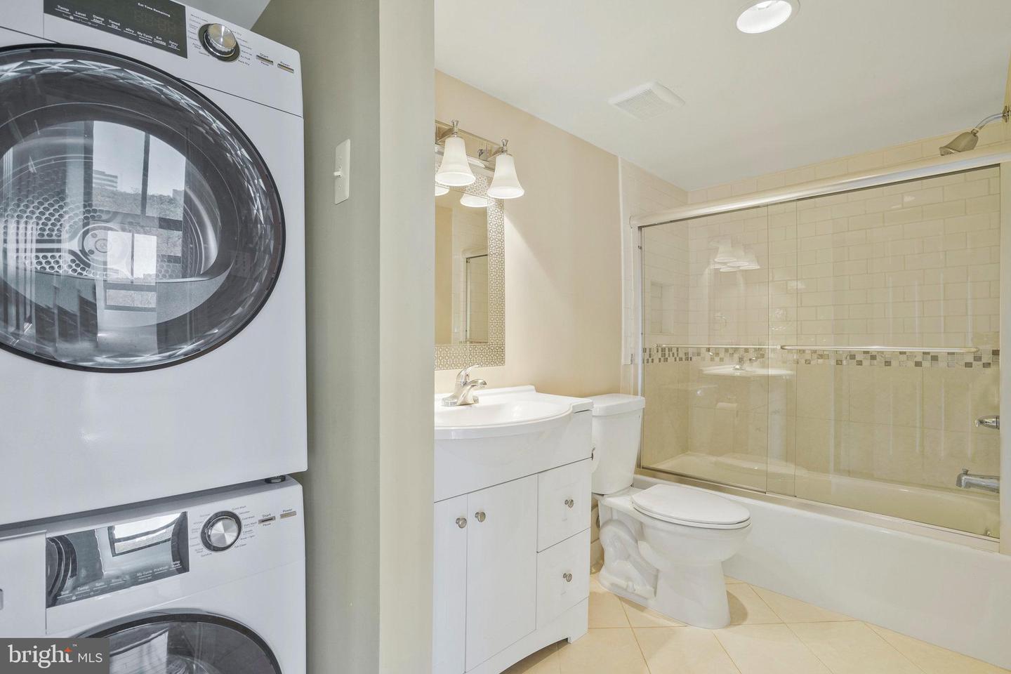1800 OLD MEADOW RD #1720, MCLEAN, Virginia 22102, 2 Bedrooms Bedrooms, ,2 BathroomsBathrooms,Residential,For sale,1800 OLD MEADOW RD #1720,VAFX2256836 MLS # VAFX2256836
