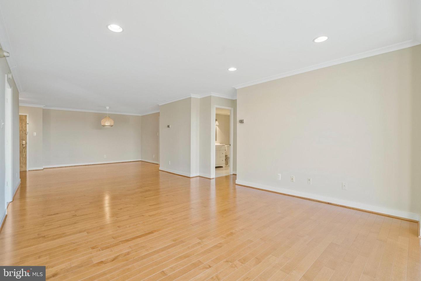 1800 OLD MEADOW RD #1720, MCLEAN, Virginia 22102, 2 Bedrooms Bedrooms, ,2 BathroomsBathrooms,Residential,For sale,1800 OLD MEADOW RD #1720,VAFX2256836 MLS # VAFX2256836