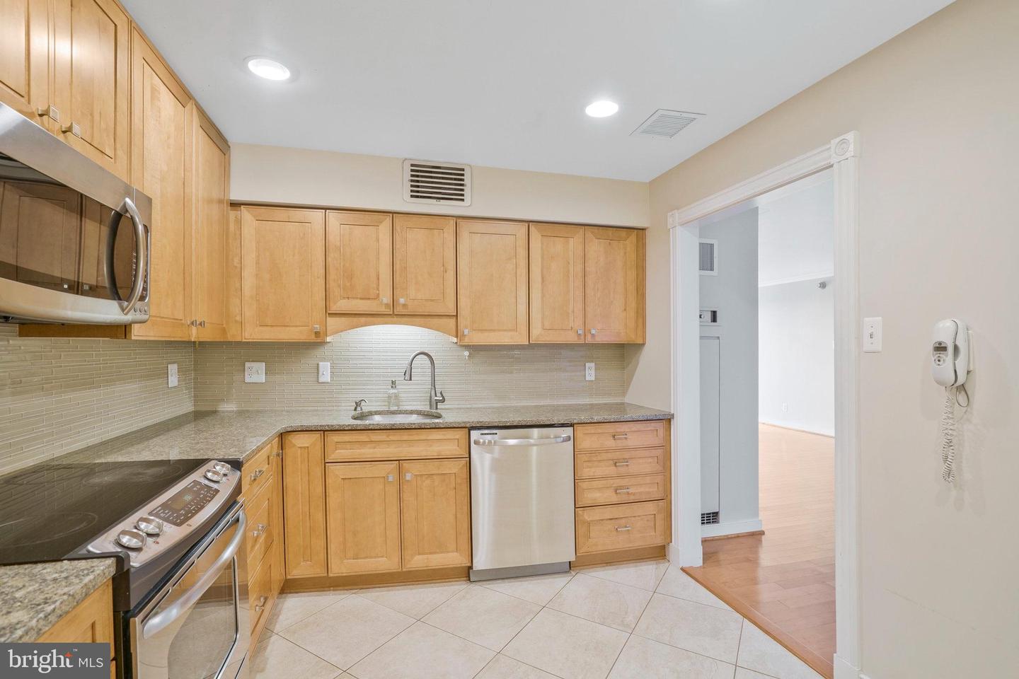 1800 OLD MEADOW RD #1720, MCLEAN, Virginia 22102, 2 Bedrooms Bedrooms, ,2 BathroomsBathrooms,Residential,For sale,1800 OLD MEADOW RD #1720,VAFX2256836 MLS # VAFX2256836