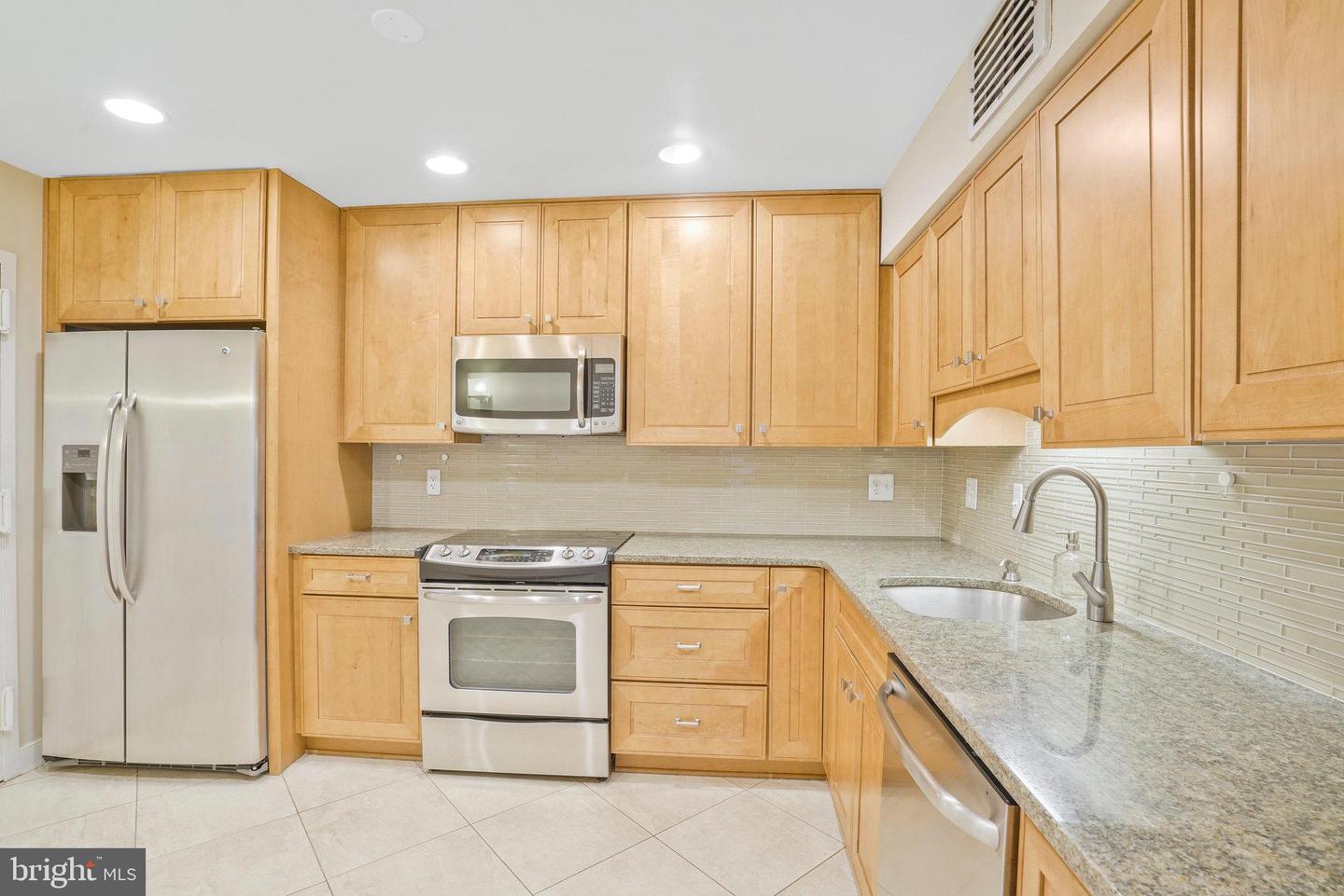 1800 OLD MEADOW RD #1720, MCLEAN, Virginia 22102, 2 Bedrooms Bedrooms, ,2 BathroomsBathrooms,Residential,For sale,1800 OLD MEADOW RD #1720,VAFX2256836 MLS # VAFX2256836