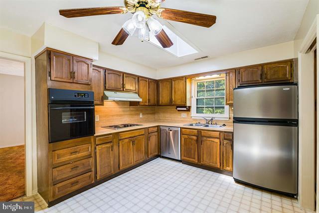 9936 PLEASANT VIEW DR, NEW MARKET, Virginia 22844, 4 Bedrooms Bedrooms, ,3 BathroomsBathrooms,Residential,For sale,9936 PLEASANT VIEW DR,VASH2012064 MLS # VASH2012064
