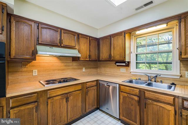 9936 PLEASANT VIEW DR, NEW MARKET, Virginia 22844, 4 Bedrooms Bedrooms, ,3 BathroomsBathrooms,Residential,For sale,9936 PLEASANT VIEW DR,VASH2012064 MLS # VASH2012064