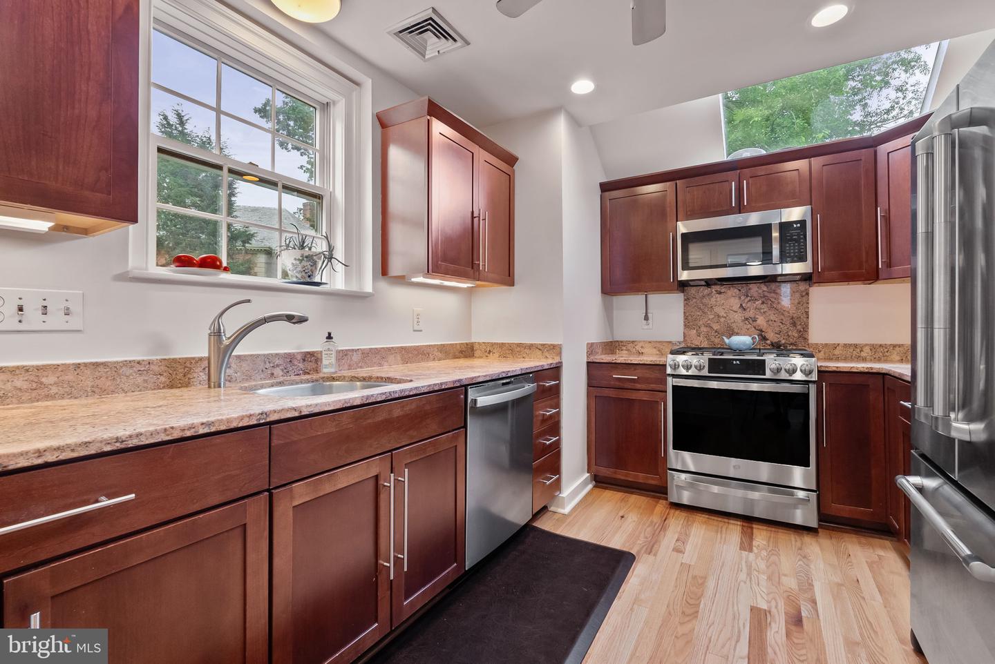 1703 RUSSELL RD, ALEXANDRIA, Virginia 22301, 3 Bedrooms Bedrooms, ,3 BathroomsBathrooms,Residential,For sale,1703 RUSSELL RD,VAAX2047816 MLS # VAAX2047816
