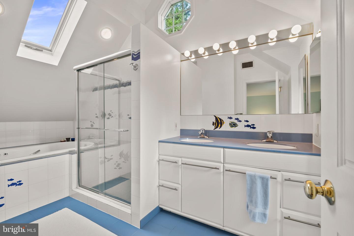 1703 RUSSELL RD, ALEXANDRIA, Virginia 22301, 3 Bedrooms Bedrooms, ,3 BathroomsBathrooms,Residential,For sale,1703 RUSSELL RD,VAAX2047816 MLS # VAAX2047816