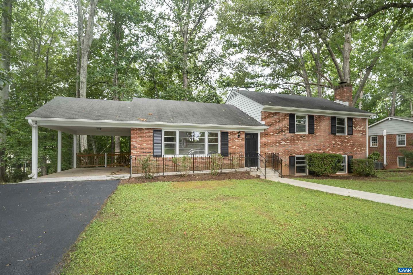 511 BERWICK CT, CHARLOTTESVILLE, Virginia 22901, 4 Bedrooms Bedrooms, ,3 BathroomsBathrooms,Residential,For sale,511 BERWICK CT,667084 MLS # 667084