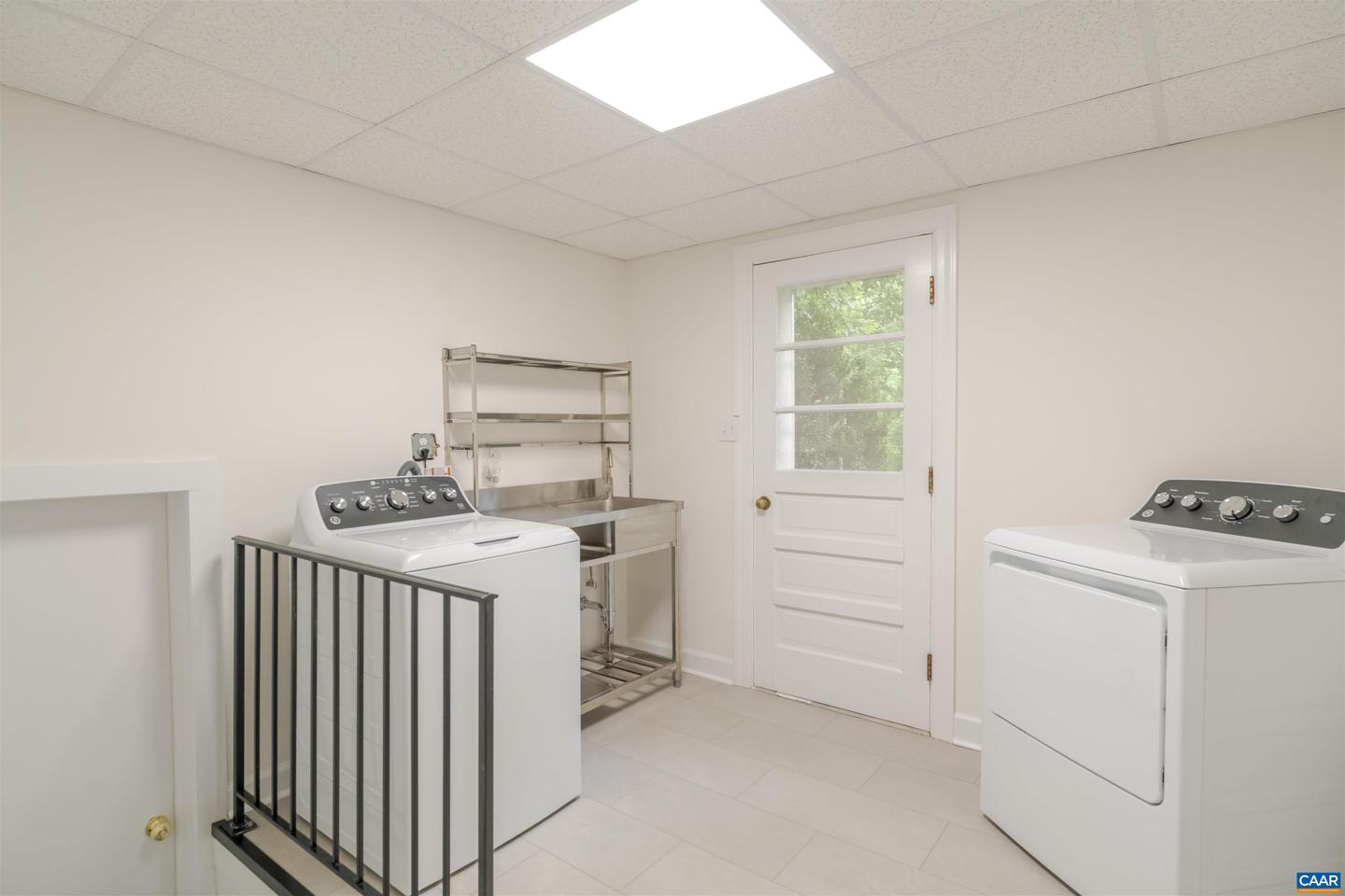511 BERWICK CT, CHARLOTTESVILLE, Virginia 22901, 4 Bedrooms Bedrooms, ,3 BathroomsBathrooms,Residential,For sale,511 BERWICK CT,667084 MLS # 667084
