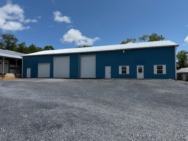 Office /Warehouse Space with Large Roll Up Doors