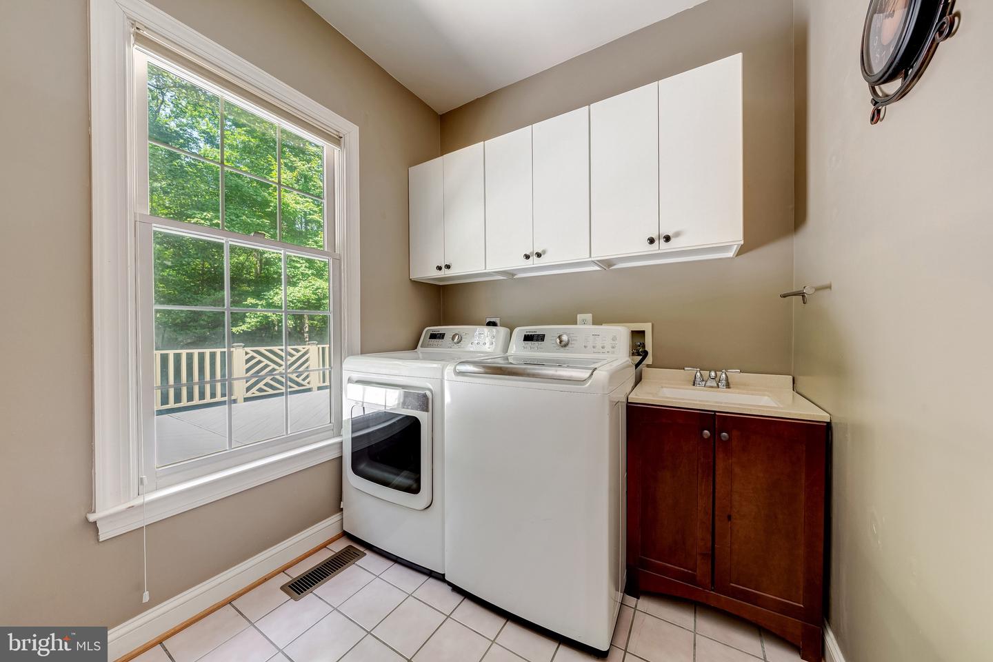 12390 FALKIRK DR, FAIRFAX, Virginia 22033, 5 Bedrooms Bedrooms, ,4 BathroomsBathrooms,Residential,For sale,12390 FALKIRK DR,VAFX2235416 MLS # VAFX2235416