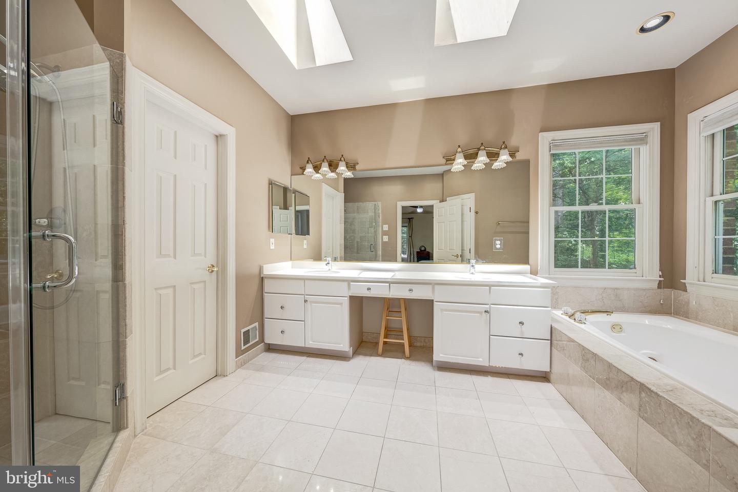 12390 FALKIRK DR, FAIRFAX, Virginia 22033, 5 Bedrooms Bedrooms, ,4 BathroomsBathrooms,Residential,For sale,12390 FALKIRK DR,VAFX2235416 MLS # VAFX2235416
