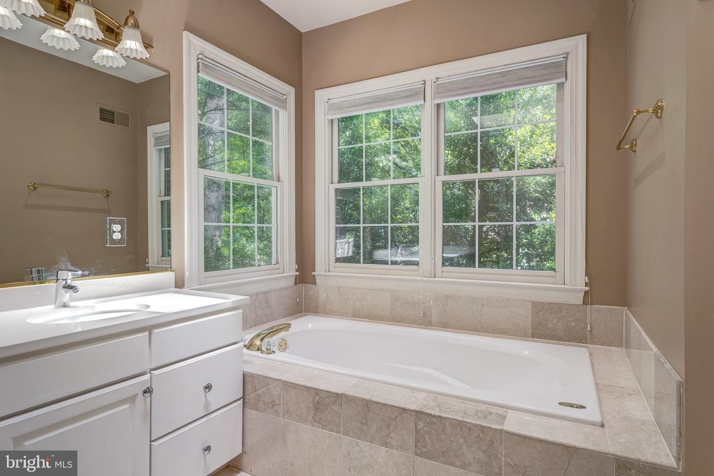 12390 FALKIRK DR, FAIRFAX, Virginia 22033, 5 Bedrooms Bedrooms, ,4 BathroomsBathrooms,Residential,For sale,12390 FALKIRK DR,VAFX2235416 MLS # VAFX2235416