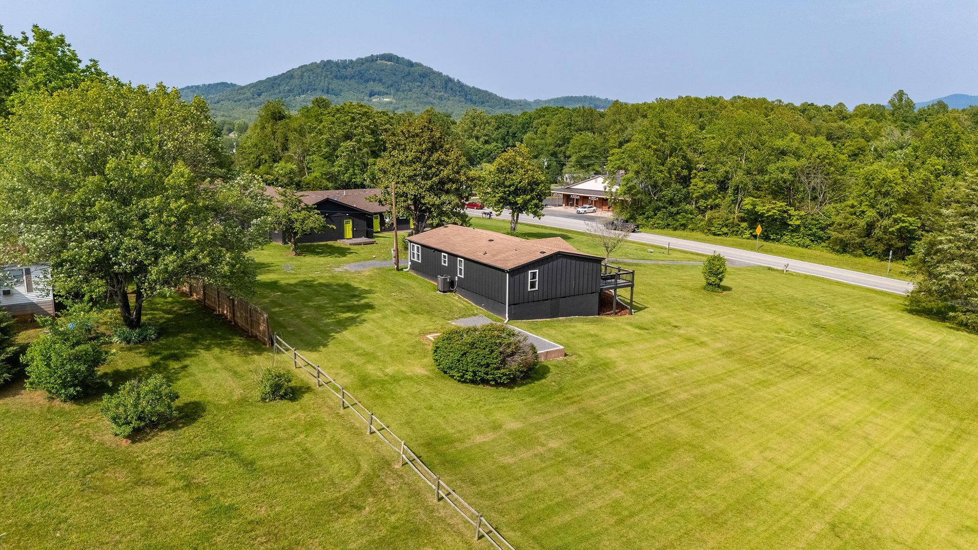 7825 ROCKFISH VALLEY HWY, AFTON, Virginia 22920, 3 Bedrooms Bedrooms, ,2 BathroomsBathrooms,Residential,7825 ROCKFISH VALLEY HWY,666113 MLS # 666113