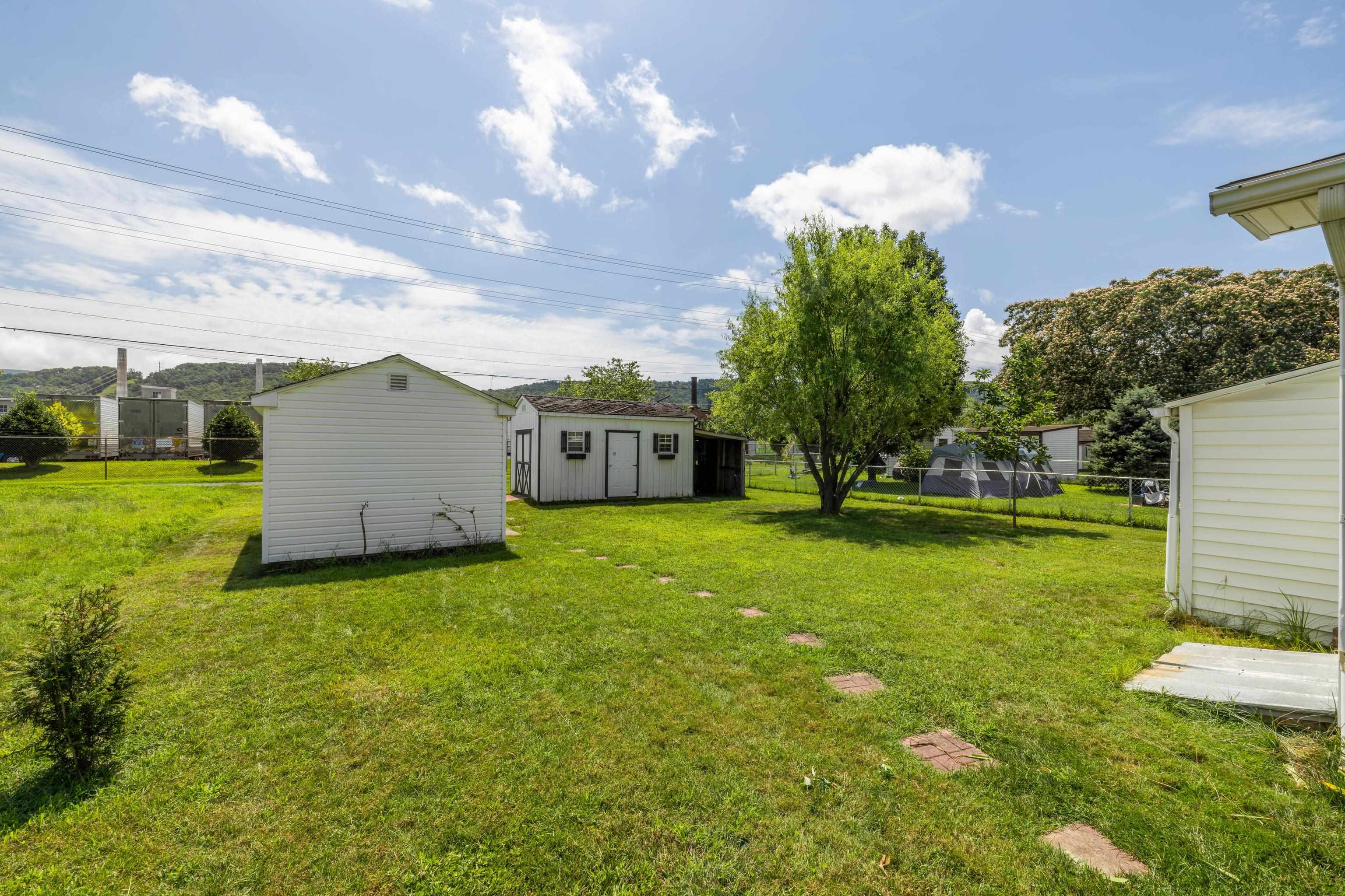 432 ARCH AVE, WAYNESBORO, Virginia 22980, 3 Bedrooms Bedrooms, ,1 BathroomBathrooms,Residential,432 ARCH AVE,667114 MLS # 667114