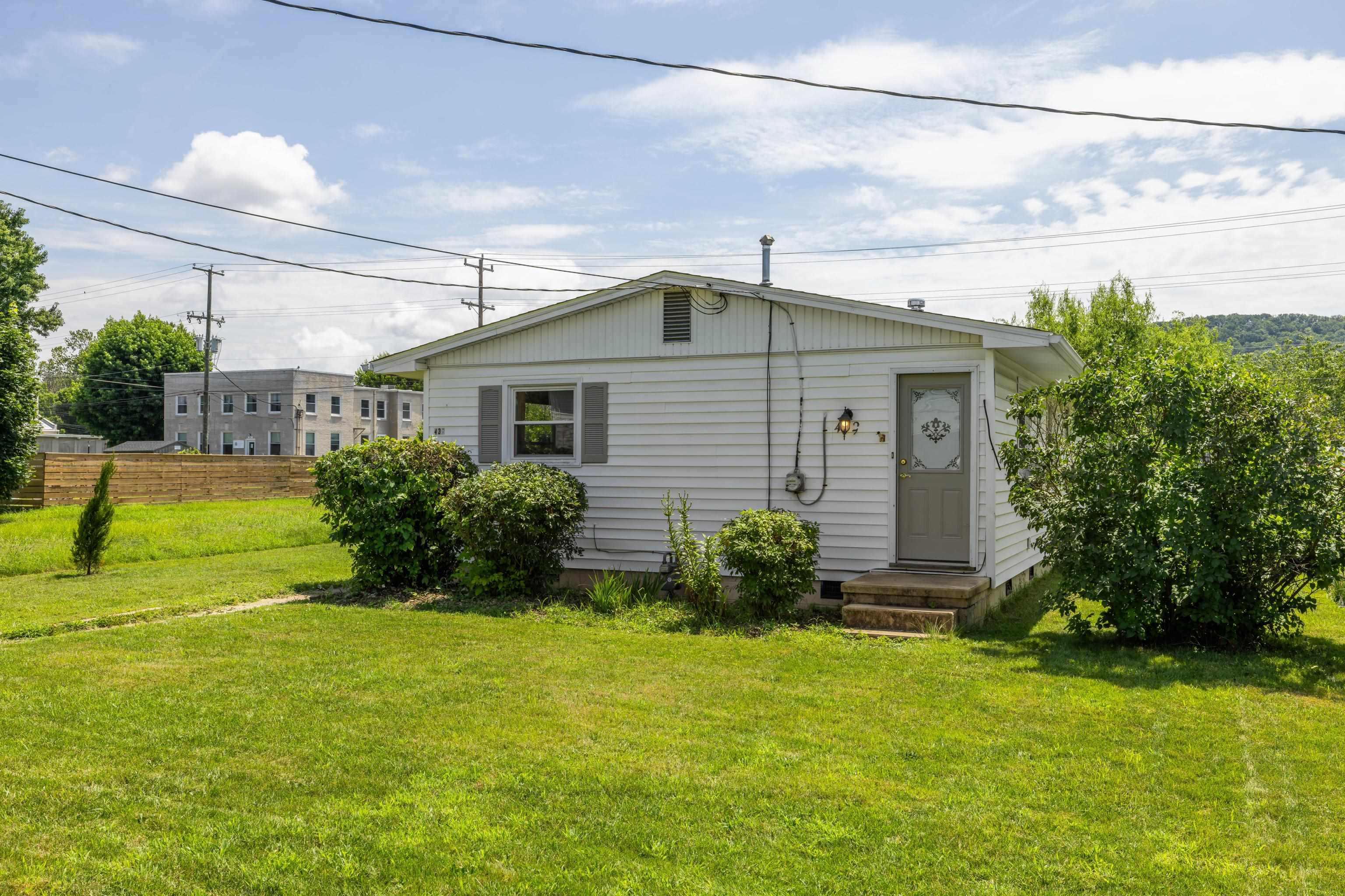 432 ARCH AVE, WAYNESBORO, Virginia 22980, 3 Bedrooms Bedrooms, ,1 BathroomBathrooms,Residential,432 ARCH AVE,667114 MLS # 667114