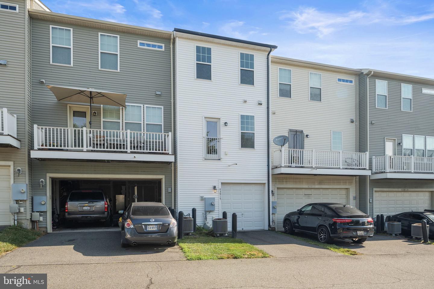 43915 EASTGATE VIEW DR, CHANTILLY, Virginia 20152, 3 Bedrooms Bedrooms, ,2 BathroomsBathrooms,Residential,For sale,43915 EASTGATE VIEW DR,VALO2102010 MLS # VALO2102010