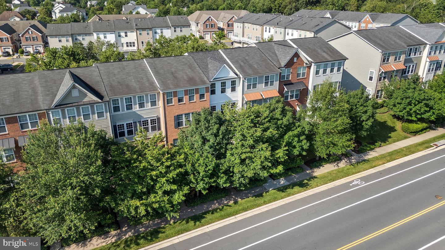 43915 EASTGATE VIEW DR, CHANTILLY, Virginia 20152, 3 Bedrooms Bedrooms, ,2 BathroomsBathrooms,Residential,For sale,43915 EASTGATE VIEW DR,VALO2102010 MLS # VALO2102010