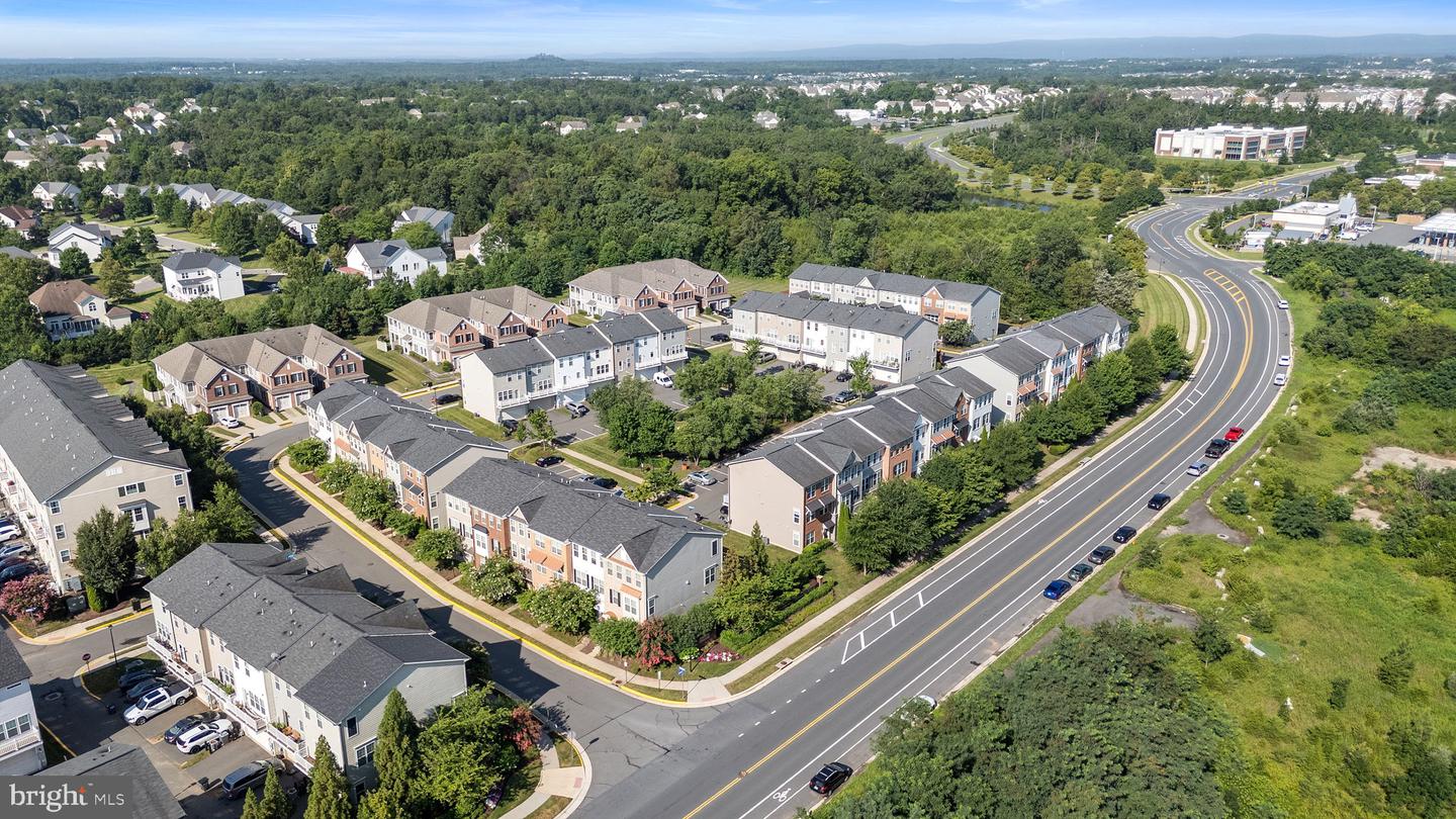 43915 EASTGATE VIEW DR, CHANTILLY, Virginia 20152, 3 Bedrooms Bedrooms, ,2 BathroomsBathrooms,Residential,For sale,43915 EASTGATE VIEW DR,VALO2102010 MLS # VALO2102010