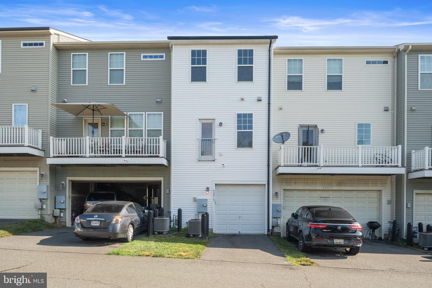 43915 EASTGATE VIEW DR, CHANTILLY, Virginia 20152, 3 Bedrooms Bedrooms, ,2 BathroomsBathrooms,Residential,For sale,43915 EASTGATE VIEW DR,VALO2102010 MLS # VALO2102010