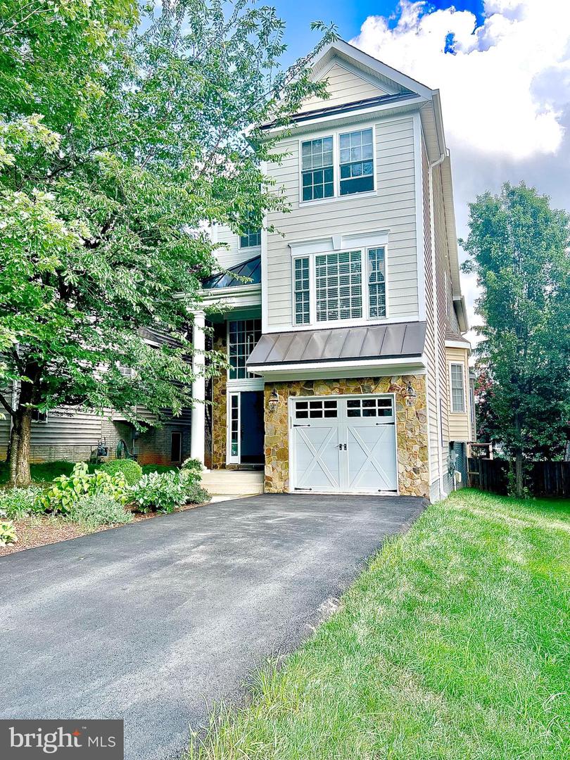 6919 WILLOW ST, FALLS CHURCH, Virginia 22046, 4 Bedrooms Bedrooms, ,4 BathroomsBathrooms,Residential,For sale,6919 WILLOW ST,VAFX2255288 MLS # VAFX2255288