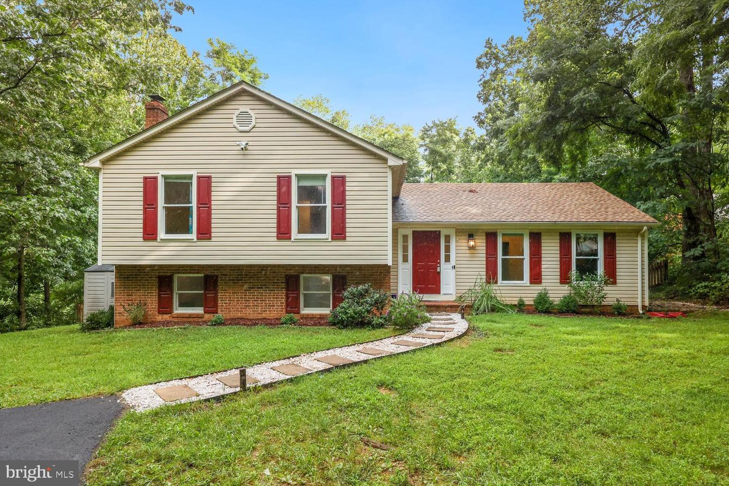 60 HIGH KNOB CT, FRONT ROYAL, Virginia 22630, 4 Bedrooms Bedrooms, ,3 BathroomsBathrooms,Residential,For sale,60 HIGH KNOB CT,VAWR2011736 MLS # VAWR2011736