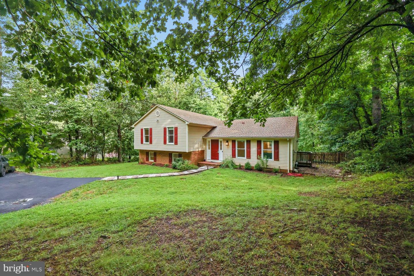 60 HIGH KNOB CT, FRONT ROYAL, Virginia 22630, 4 Bedrooms Bedrooms, ,3 BathroomsBathrooms,Residential,For sale,60 HIGH KNOB CT,VAWR2011736 MLS # VAWR2011736