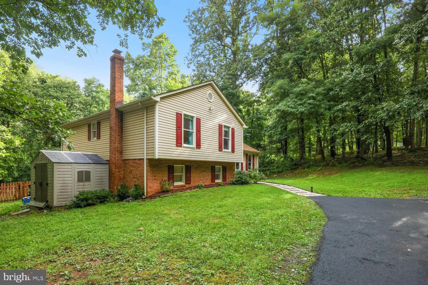 60 HIGH KNOB CT, FRONT ROYAL, Virginia 22630, 4 Bedrooms Bedrooms, ,3 BathroomsBathrooms,Residential,For sale,60 HIGH KNOB CT,VAWR2011736 MLS # VAWR2011736