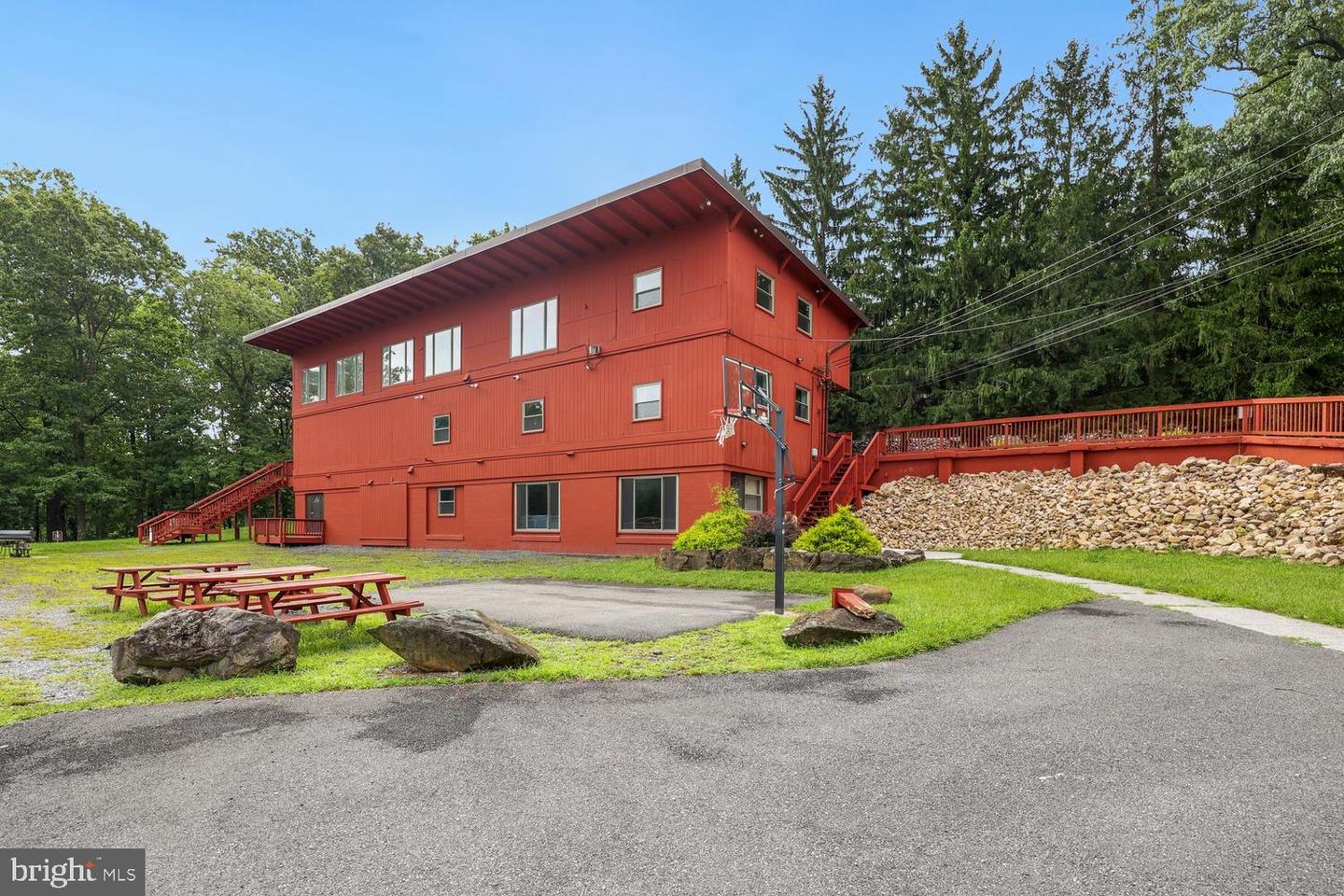 60 HIGH KNOB CT, FRONT ROYAL, Virginia 22630, 4 Bedrooms Bedrooms, ,3 BathroomsBathrooms,Residential,For sale,60 HIGH KNOB CT,VAWR2011736 MLS # VAWR2011736