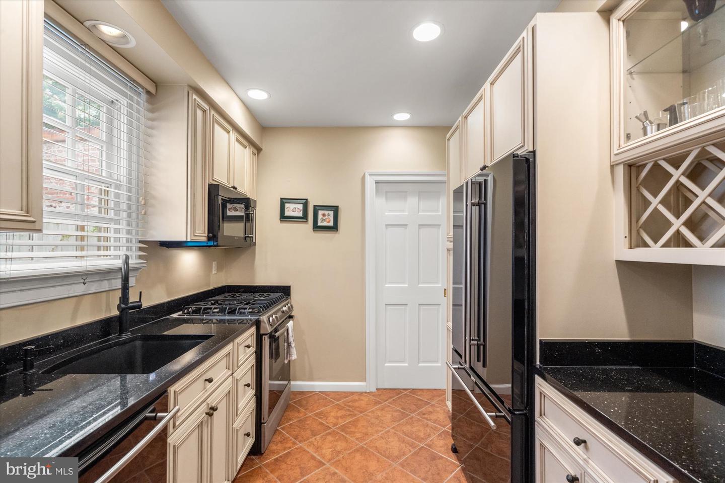 103 PRINCE ST, ALEXANDRIA, Virginia 22314, 2 Bedrooms Bedrooms, ,2 BathroomsBathrooms,Residential,For sale,103 PRINCE ST,VAAX2047660 MLS # VAAX2047660