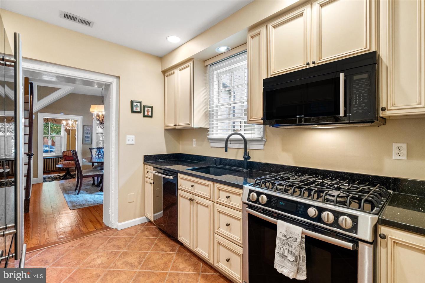 103 PRINCE ST, ALEXANDRIA, Virginia 22314, 2 Bedrooms Bedrooms, ,2 BathroomsBathrooms,Residential,For sale,103 PRINCE ST,VAAX2047660 MLS # VAAX2047660