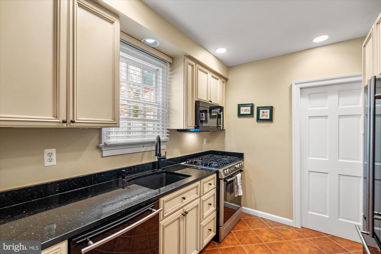 103 PRINCE ST, ALEXANDRIA, Virginia 22314, 2 Bedrooms Bedrooms, ,2 BathroomsBathrooms,Residential,For sale,103 PRINCE ST,VAAX2047660 MLS # VAAX2047660