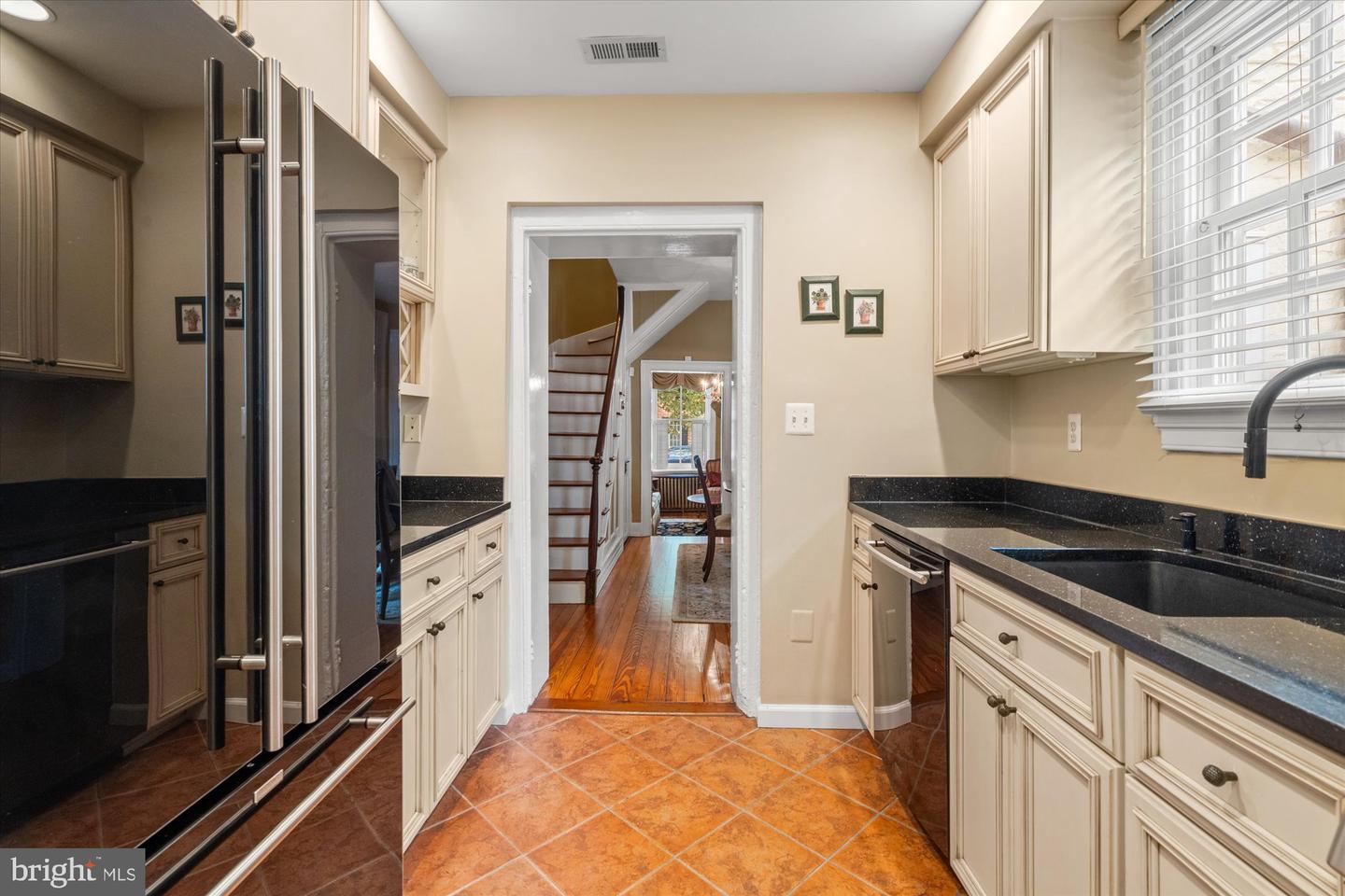 103 PRINCE ST, ALEXANDRIA, Virginia 22314, 2 Bedrooms Bedrooms, ,2 BathroomsBathrooms,Residential,For sale,103 PRINCE ST,VAAX2047660 MLS # VAAX2047660