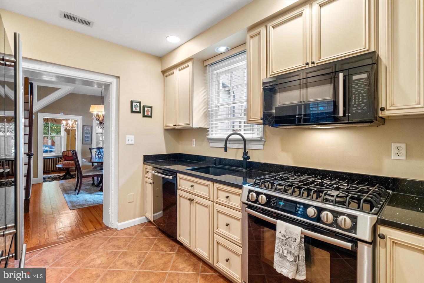 103 PRINCE ST, ALEXANDRIA, Virginia 22314, 2 Bedrooms Bedrooms, ,2 BathroomsBathrooms,Residential,For sale,103 PRINCE ST,VAAX2047660 MLS # VAAX2047660