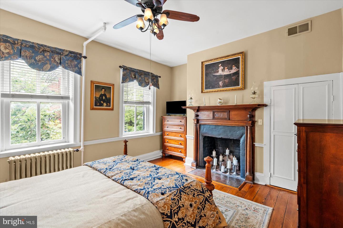 103 PRINCE ST, ALEXANDRIA, Virginia 22314, 2 Bedrooms Bedrooms, ,2 BathroomsBathrooms,Residential,For sale,103 PRINCE ST,VAAX2047660 MLS # VAAX2047660