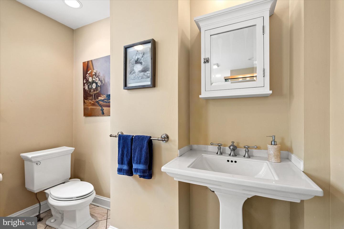 103 PRINCE ST, ALEXANDRIA, Virginia 22314, 2 Bedrooms Bedrooms, ,2 BathroomsBathrooms,Residential,For sale,103 PRINCE ST,VAAX2047660 MLS # VAAX2047660