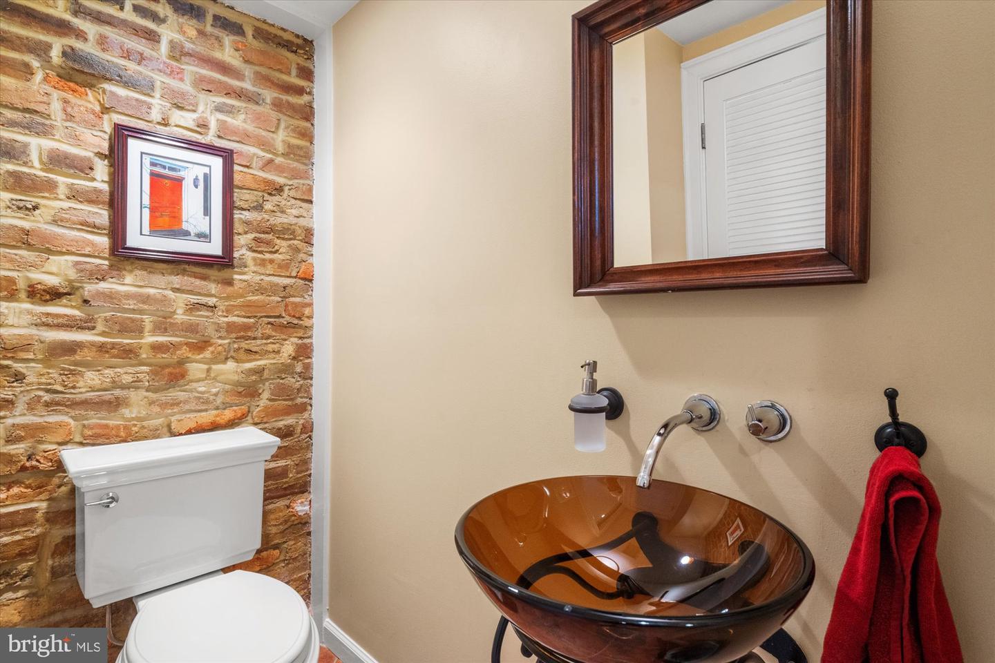 103 PRINCE ST, ALEXANDRIA, Virginia 22314, 2 Bedrooms Bedrooms, ,2 BathroomsBathrooms,Residential,For sale,103 PRINCE ST,VAAX2047660 MLS # VAAX2047660