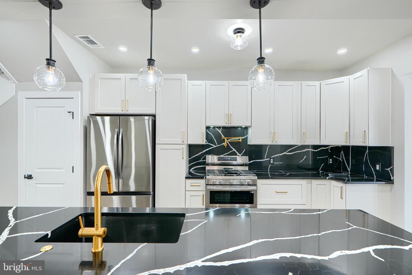 11 EVARTS ST NE, WASHINGTON, District Of Columbia 20002, 3 Bedrooms Bedrooms, 11 Rooms Rooms,3 BathroomsBathrooms,Residential,For sale,11 EVARTS ST NE,DCDC2211482 MLS # DCDC2211482