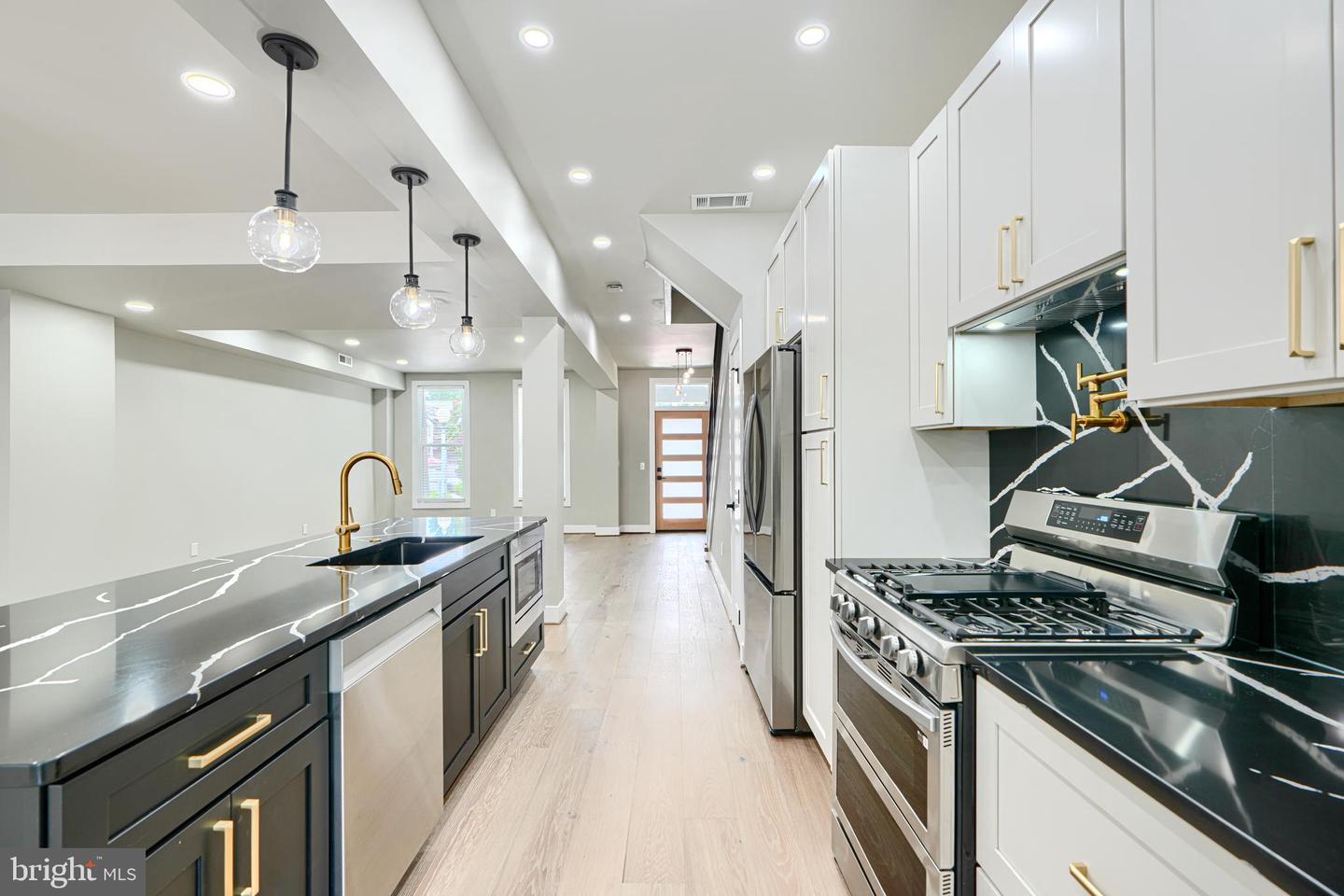 11 EVARTS ST NE, WASHINGTON, District Of Columbia 20002, 3 Bedrooms Bedrooms, 11 Rooms Rooms,3 BathroomsBathrooms,Residential,For sale,11 EVARTS ST NE,DCDC2211482 MLS # DCDC2211482