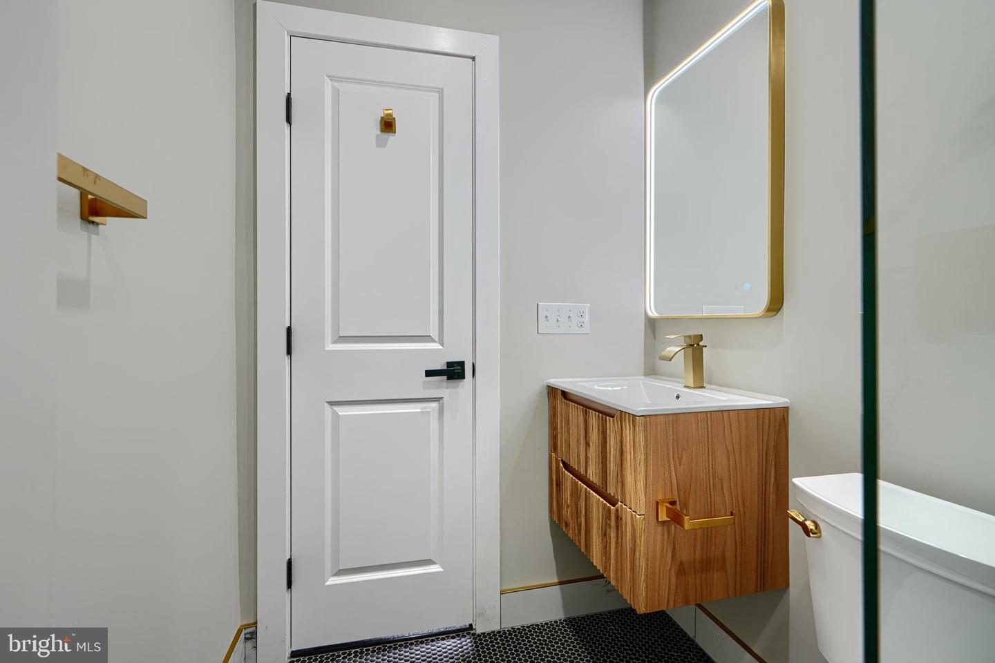 11 EVARTS ST NE, WASHINGTON, District Of Columbia 20002, 3 Bedrooms Bedrooms, 11 Rooms Rooms,3 BathroomsBathrooms,Residential,For sale,11 EVARTS ST NE,DCDC2211482 MLS # DCDC2211482