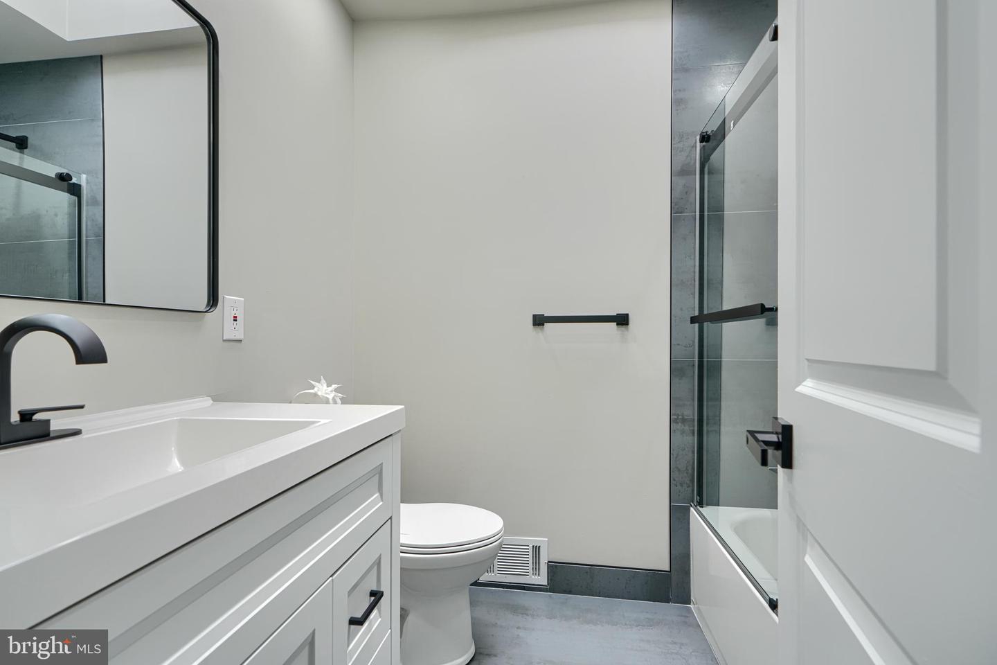 11 EVARTS ST NE, WASHINGTON, District Of Columbia 20002, 3 Bedrooms Bedrooms, 11 Rooms Rooms,3 BathroomsBathrooms,Residential,For sale,11 EVARTS ST NE,DCDC2211482 MLS # DCDC2211482