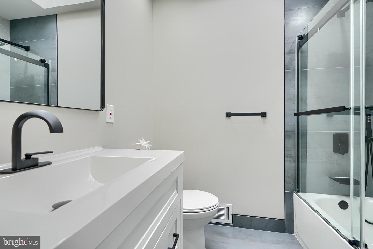 11 EVARTS ST NE, WASHINGTON, District Of Columbia 20002, 3 Bedrooms Bedrooms, 11 Rooms Rooms,3 BathroomsBathrooms,Residential,For sale,11 EVARTS ST NE,DCDC2211482 MLS # DCDC2211482
