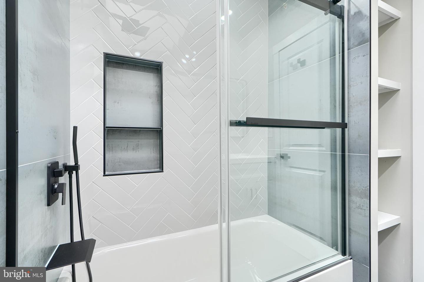 11 EVARTS ST NE, WASHINGTON, District Of Columbia 20002, 3 Bedrooms Bedrooms, 11 Rooms Rooms,3 BathroomsBathrooms,Residential,For sale,11 EVARTS ST NE,DCDC2211482 MLS # DCDC2211482