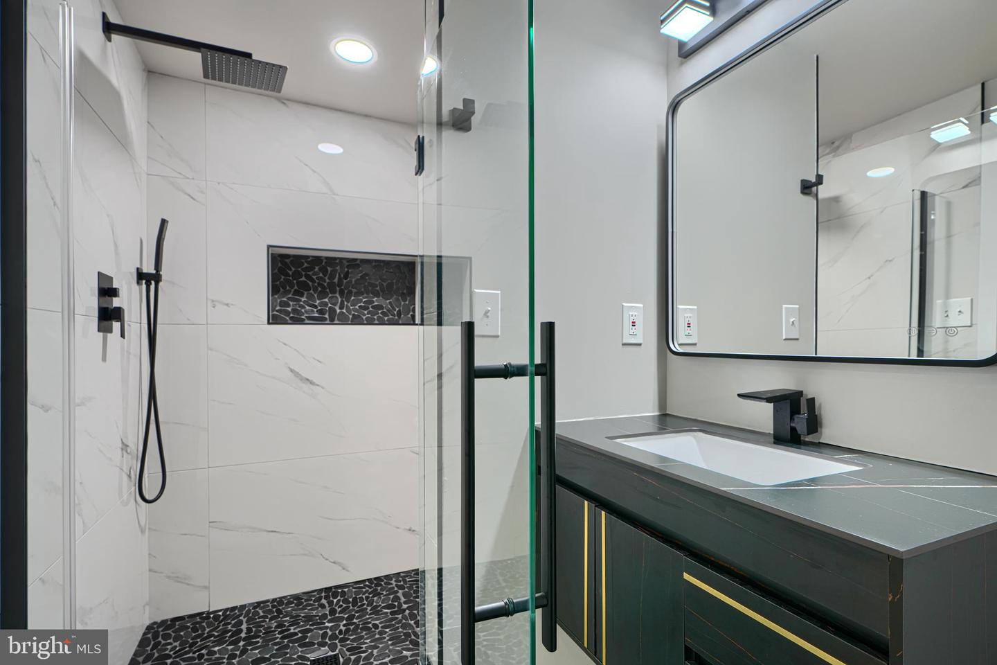 11 EVARTS ST NE, WASHINGTON, District Of Columbia 20002, 3 Bedrooms Bedrooms, 11 Rooms Rooms,3 BathroomsBathrooms,Residential,For sale,11 EVARTS ST NE,DCDC2211482 MLS # DCDC2211482