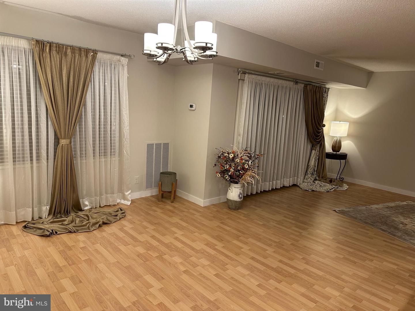 307 YOAKUM PKWY #609, ALEXANDRIA, Virginia 22304, 2 Bedrooms Bedrooms, ,2 BathroomsBathrooms,Residential,For sale,307 YOAKUM PKWY #609,VAAX2047798 MLS # VAAX2047798
