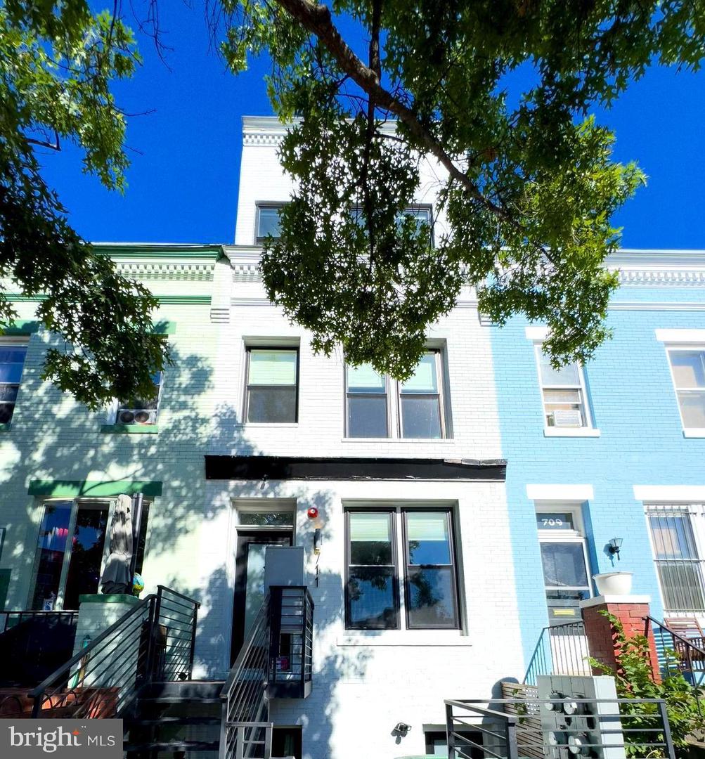 711 15TH ST NE #4, WASHINGTON, District Of Columbia 20002, 2 Bedrooms Bedrooms, ,2 BathroomsBathrooms,Residential,For sale,711 15TH ST NE #4,DCDC2211804 MLS # DCDC2211804