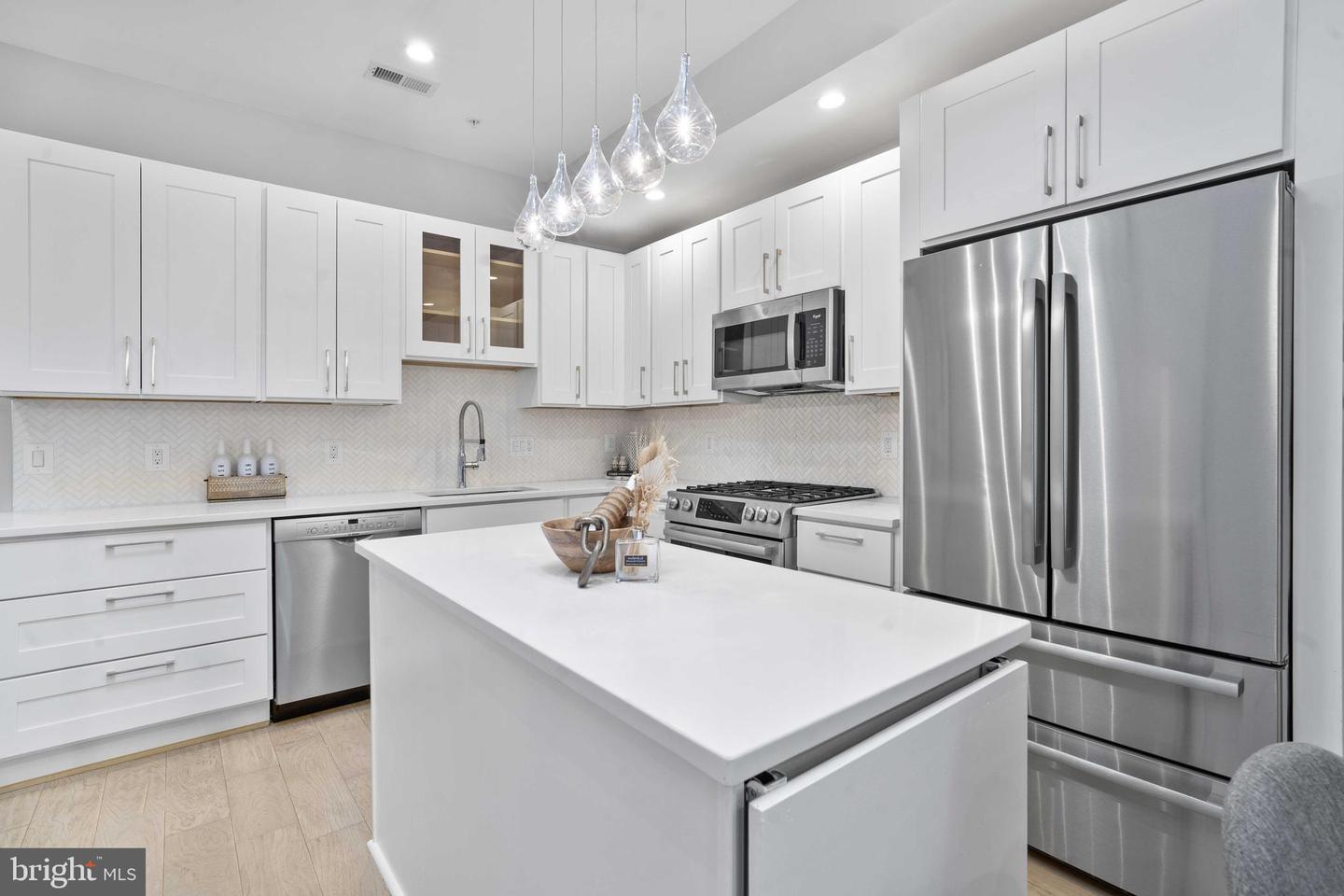 711 15TH ST NE #4, WASHINGTON, District Of Columbia 20002, 2 Bedrooms Bedrooms, ,2 BathroomsBathrooms,Residential,For sale,711 15TH ST NE #4,DCDC2211804 MLS # DCDC2211804